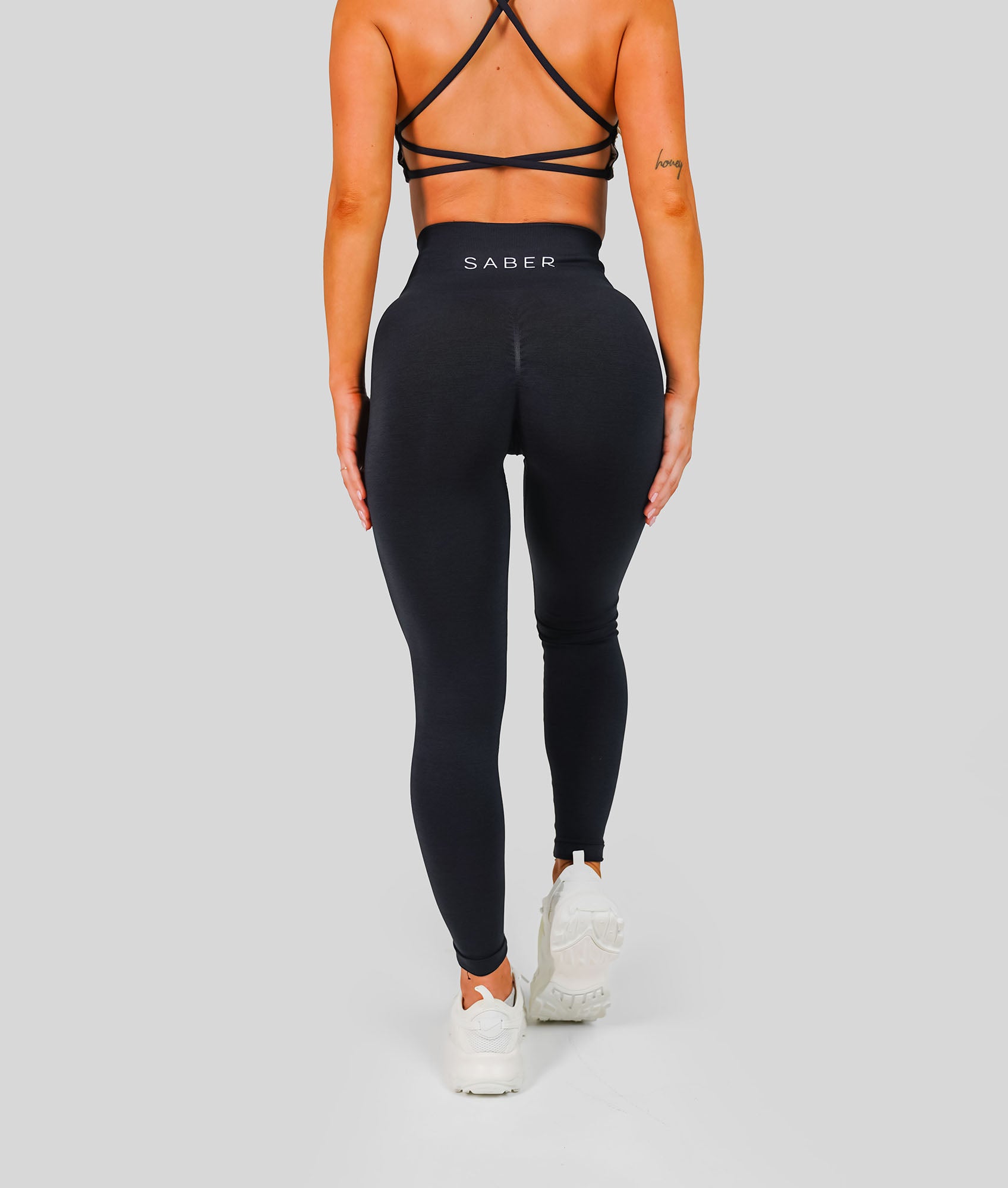 Reflex Seamless Scrunch Leggings - Black - Saber Apparel